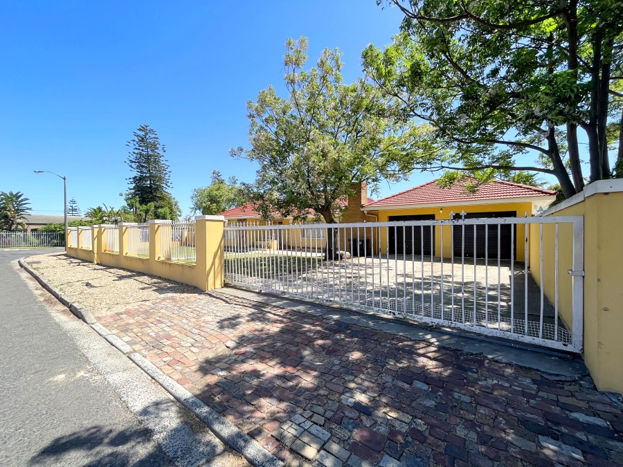 To Let 5 Bedroom Property for Rent in Soneike Western Cape